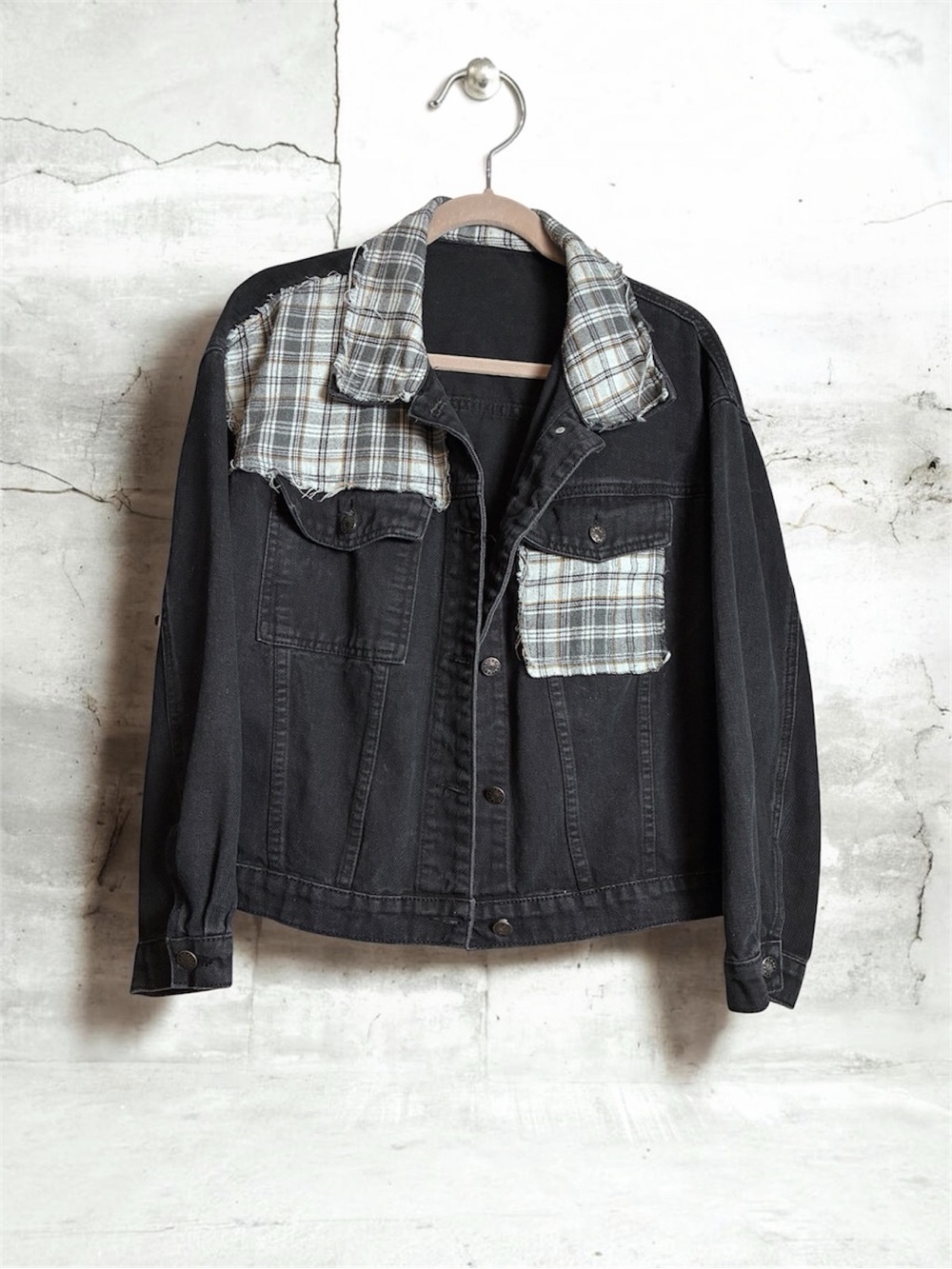 SHEIN Curvy Black Denim Jacket with Plaid Collar & Pocket